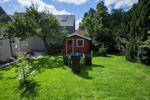 a yard with green grass and a house at Apartment Falkenstein in Königstein im Taunus
