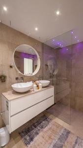 a bathroom with two sinks and a mirror at Little Townsuite Funchal in Funchal