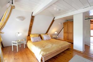 a bedroom with a large bed and wooden floors at Pellwormhäuschen in Pellworm