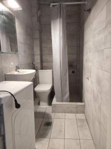 Ένα μπάνιο στο Jimmys Apartment