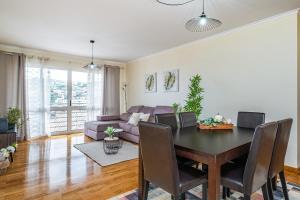 Χώρος καθιστικού στο My Place in Funchal by Homie