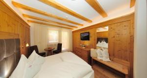 Łóżko lub łóżka w pokoju w obiekcie Hotel Rosslaufhof