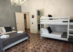 Postel nebo postele na pokoji v ubytování Frizzo House