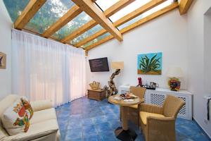 a living room with a table and chairs at Le Calette Bay in Cefalù