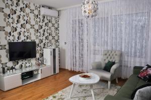 A television and/or entertainment centre at Guest House Atena