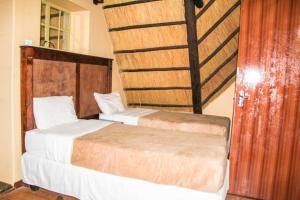 Llit o llits en una habitació de Mapelepele Cottage