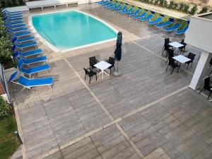 an overhead view of a swimming pool with chairs and tables at Hotel Ancora in Pontecagnano