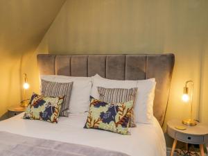 Postel nebo postele na pokoji v ubytování April Cottage