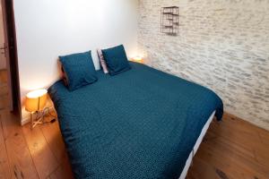 Posteľ alebo postele v izbe v ubytovaní Chai rénové, sans vis-à-vis, à 10 min de la plage.