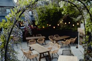 a group of tables and chairs in a garden at The Bonnie Badger in Gullane