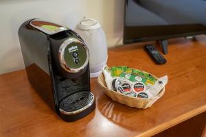 a toaster sitting on a desk next to a basket at il passetto in Rome