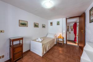 A bed or beds in a room at La Casa Di Laura
