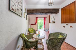 A seating area at La Casa Di Laura