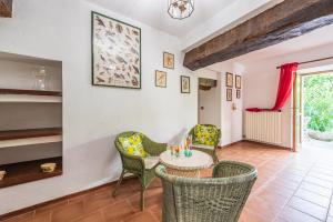 A seating area at La Casa Di Laura