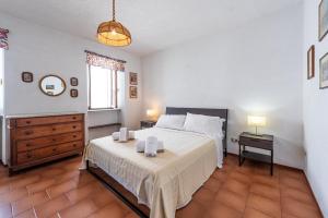 A bed or beds in a room at La Casa Di Laura