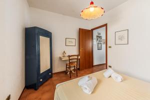 A bed or beds in a room at La Casa Di Laura