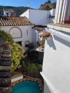 The swimming pool at or close to La casa del piano - Beautiful 18th century house with courtyard & pool