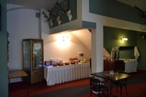 Makanan di atau berdekatan hotel