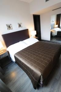 a bedroom with a large bed in a room at Park Hotel Sporting in Teramo