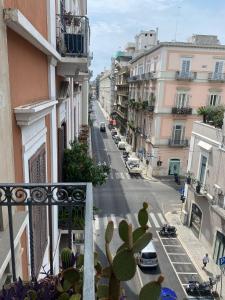 - Balcón con vistas a una calle de la ciudad en House City Bari, en Bari