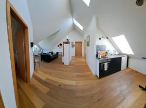 a kitchen and living room with a wooden floor at Efri-Gegnishólar in Selfoss