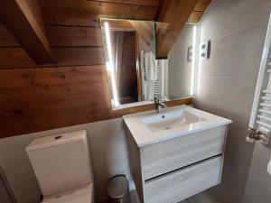 Ein Badezimmer in der Unterkunft BPIRINEOS-Aigualluts