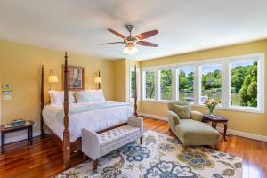 Ένα ή περισσότερα κρεβάτια σε δωμάτιο στο The Admiral's Retreat +22 φωτογραφίες