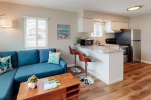 a living room with a blue couch and a kitchen at Al-Be Vacation Villas, Unit 1 in Ocean City
