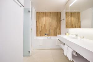 A bathroom at Revier Hotel Säntispark