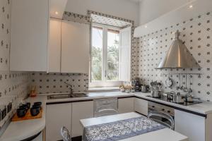 A kitchen or kitchenette at mrg2 home holiday Még 3 kép