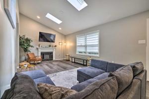 Gallery image of Furnished Deck and Lake Access Poconos Place! in Tobyhanna