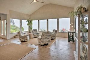 Gallery image of Oceanside Getaway with Beach Access and Home Gym! in Coos Bay