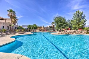 una piscina con agua azul en un resort en Sunny Adobe Retreat with Hot Tub and Mtn Views!, en Tubac