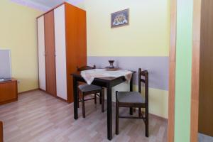 Fotografia z galérie ubytovania Apartments with a parking space Rab - 14120 v Rabe