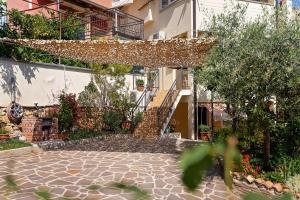 Vonkajšia záhrada v ubytovaní Apartments with parking spaces Vrsar, Porec - 14164