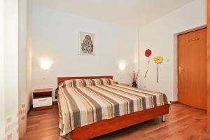 Posteľ alebo postele v izbe v ubytovaní Apartments with parking spaces Vrsar, Porec - 14164