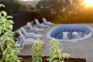 Fotografia z galérie ubytovania Family friendly house with a swimming pool Kostanje, Omis - 14176 v destinácii Kostanje