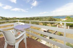 Fotografie z fotogalerie ubytování Apartments by the sea Kraj, Pasman - 14198 v destinaci Tkon