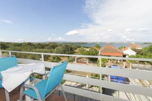 Fotografie z fotogalerie ubytování Apartments by the sea Kraj, Pasman - 14198 v destinaci Tkon