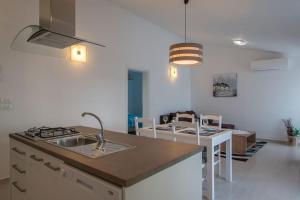 Kuchyň nebo kuchyňský kout v ubytování Apartment Verunic 14286d