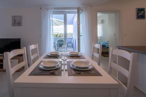 TV a/nebo společenská místnost v ubytování Apartment Verunic 14286d