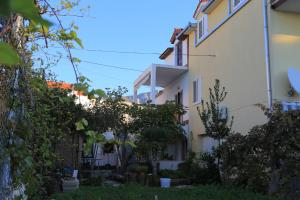 Fotografia z galérie ubytovania Apartments by the sea Kastel Kambelovac, Kastela - 14364 v destinácii Kaštela