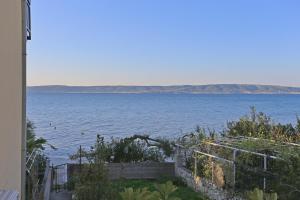 Fotografia z galérie ubytovania Apartments by the sea Kastel Kambelovac, Kastela - 14364 v destinácii Kaštela