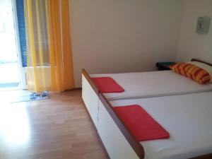 Fotografia z galérie ubytovania Apartments by the sea Kastel Kambelovac, Kastela - 14364 v destinácii Kaštela