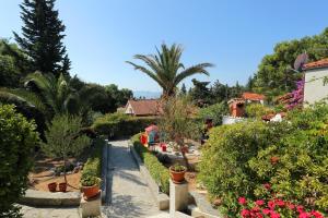 Fotografie z fotogalerie ubytování Family friendly apartments with a swimming pool Bol, Brac - 14379 v destinaci Bol