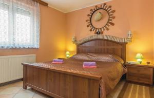 Posteľ alebo postele v izbe v ubytovaní Family-friendly apartments with swimming pools Fratrici, Umag - 14384