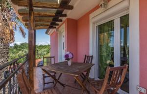 Balkón alebo terasa v ubytovaní Family-friendly apartments with swimming pools Fratrici, Umag - 14384