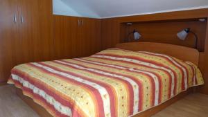 Postel nebo postele na pokoji v ubytování Apartments by the sea Prizba, Korcula - 14385