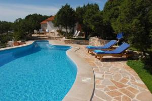 Fotografia z galérie ubytovania Seaside luxury villa with a swimming pool Bobovisca na Moru, Brac - 14405 v destinácii Milna