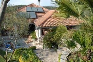 Fotografia z galérie ubytovania Seaside luxury villa with a swimming pool Bobovisca na Moru, Brac - 14405 v destinácii Milna